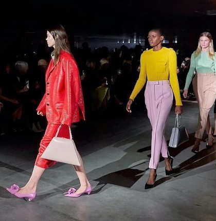 Modne barwy Jesieni 2023 - prosto z wybiegów mody w Paryżu i Mediolanie